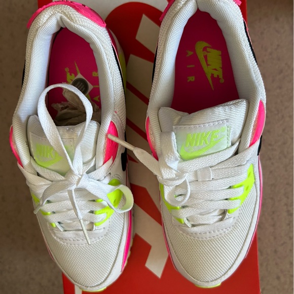 Women’s Air Max 90 white/black-pink blast-ghost green size 7 - Picture 5 of 9